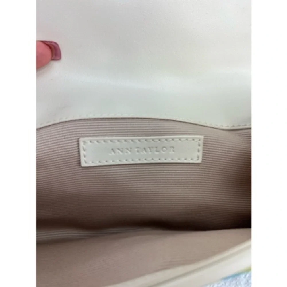 Ann Taylor capture attention